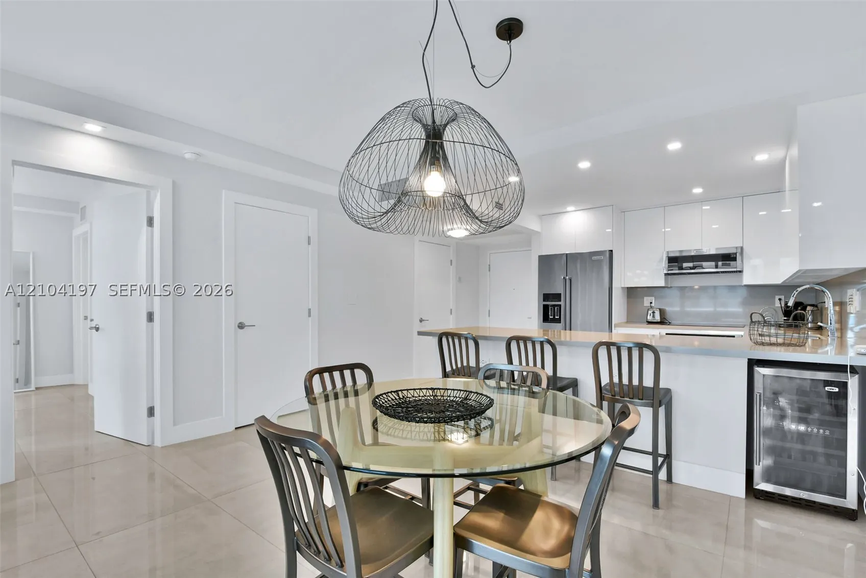 2301 Collins Ave #303
