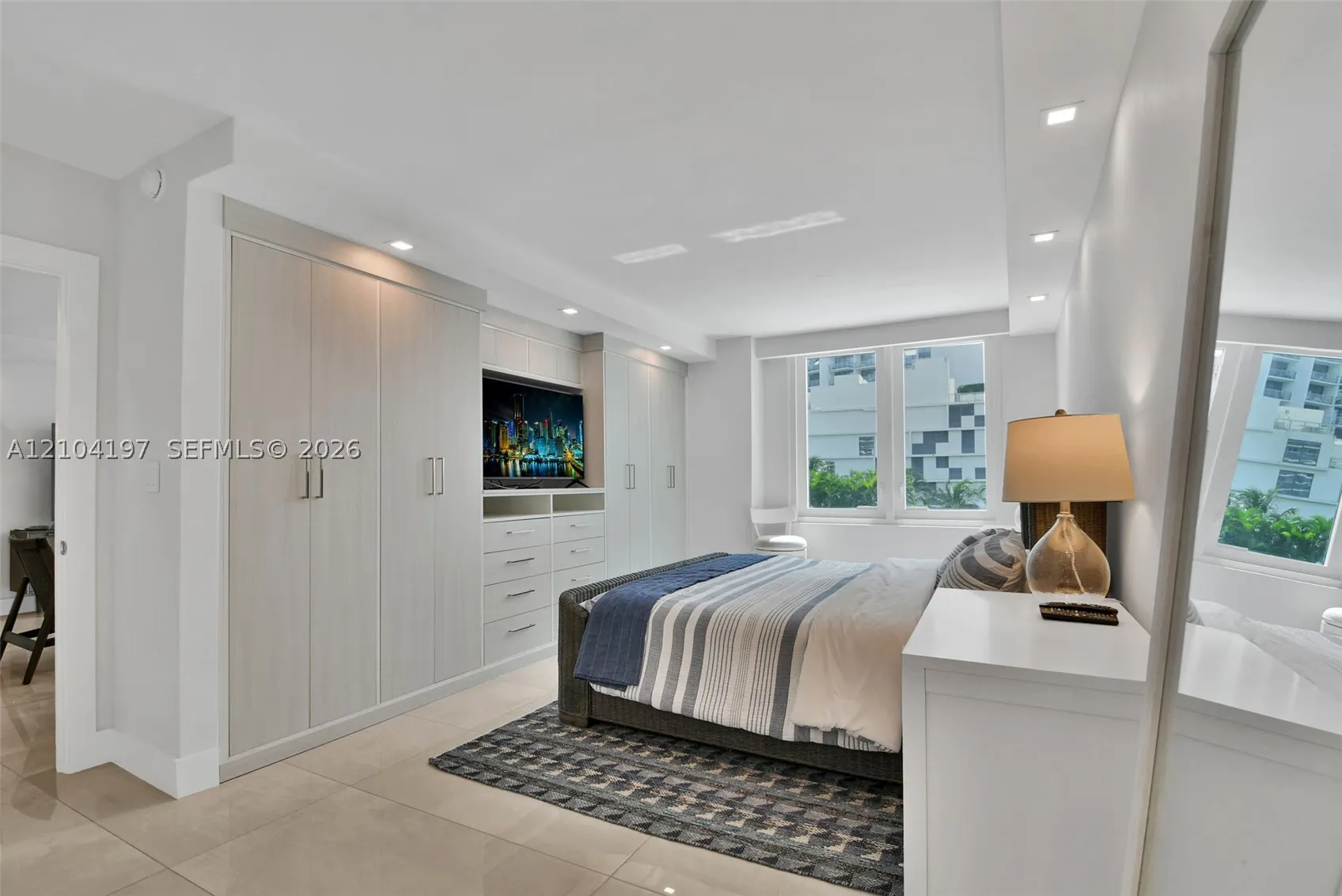 2301 Collins Ave #303