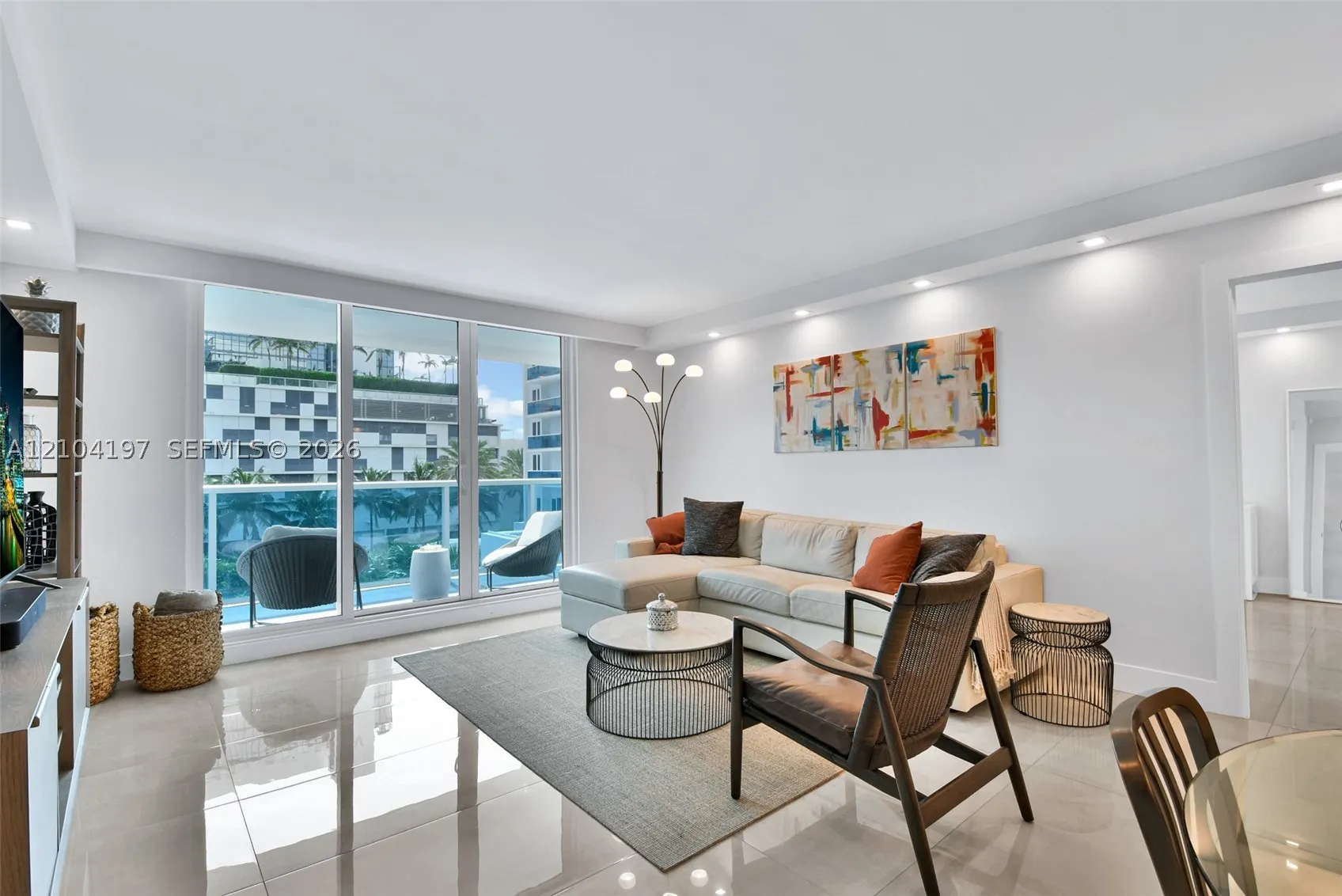 2301 Collins Ave #303
