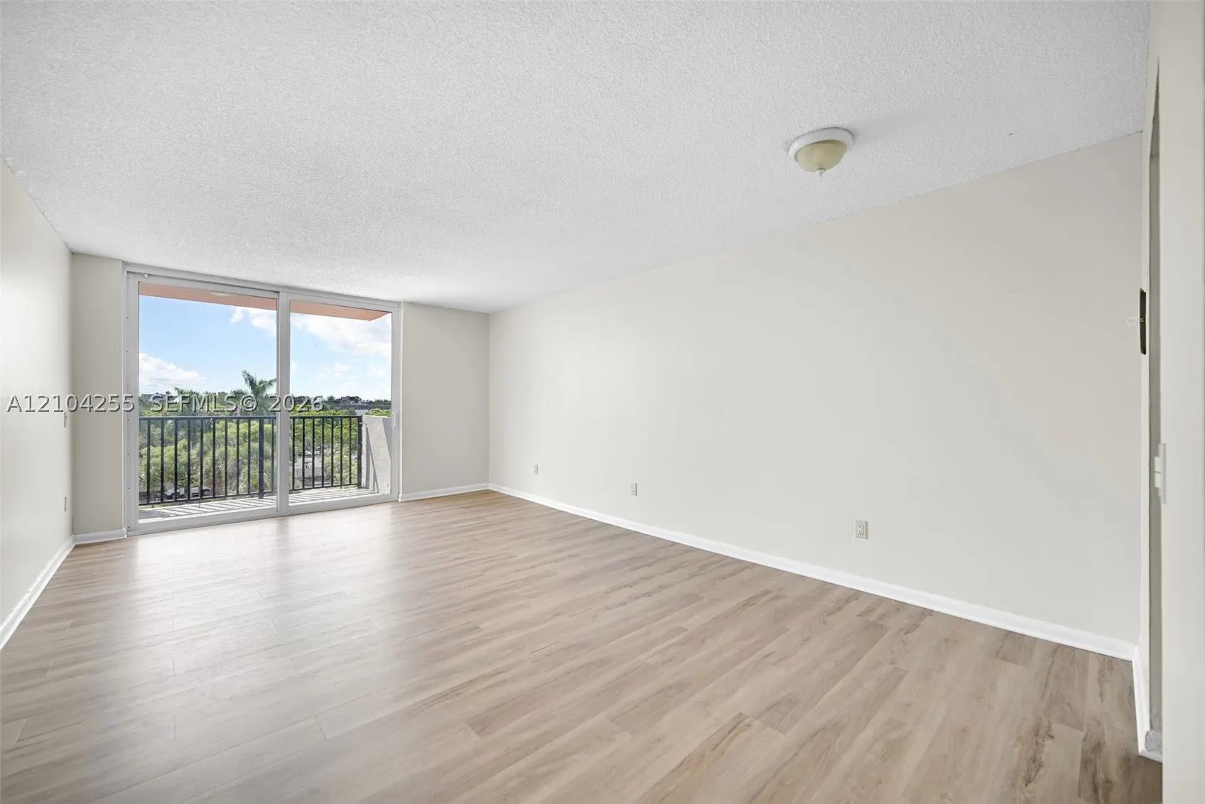 2075 NE 164th St #510