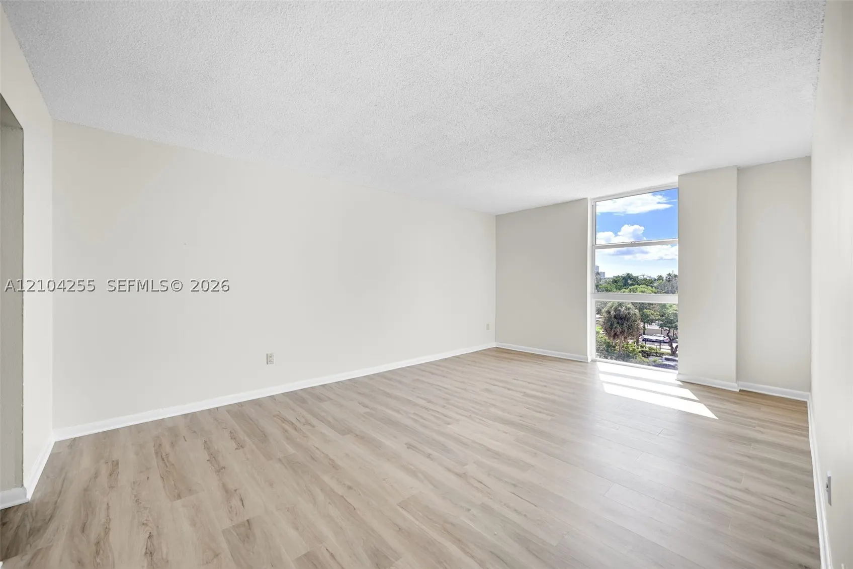 2075 NE 164th St #510