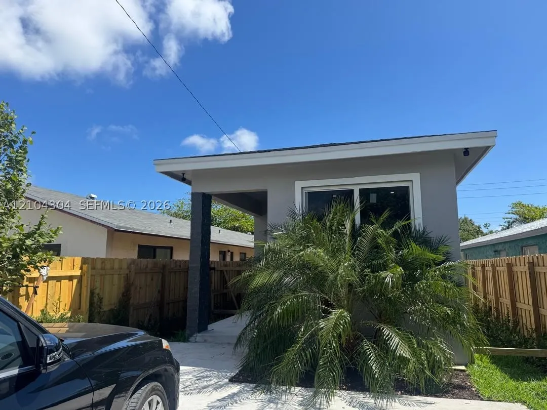 1028 NW 8th Ave