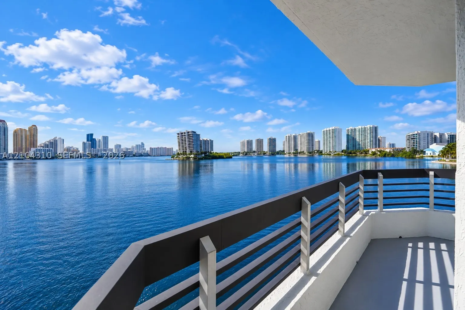 3530 Mystic Pointe Dr #415