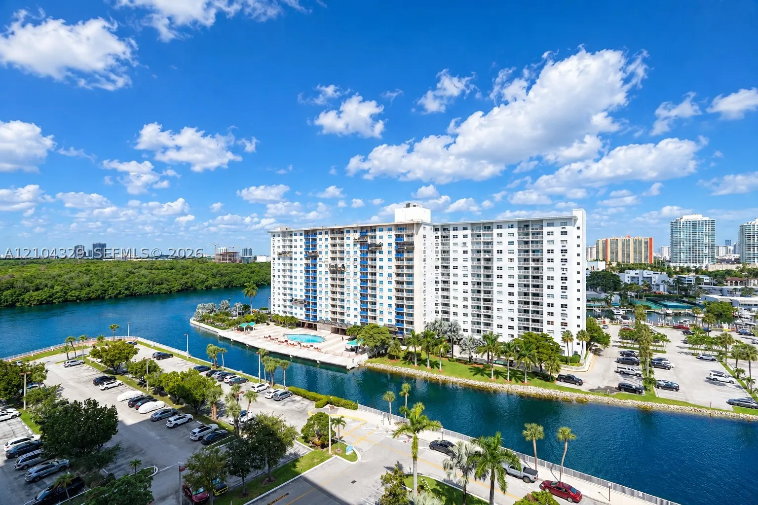 500 Bayview Dr #1123