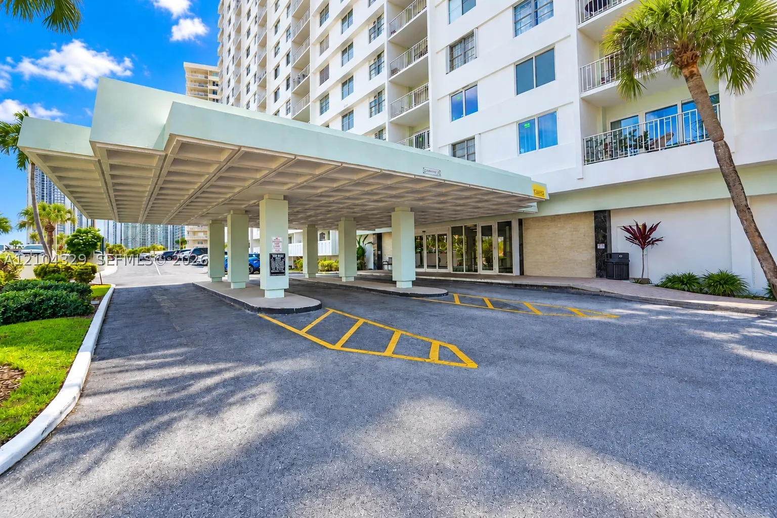 500 Bayview Dr #1123