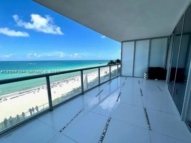 17121 Collins Ave #907