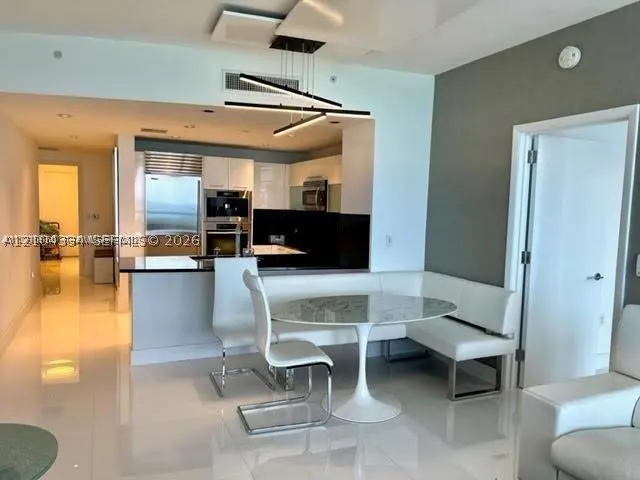 17121 Collins Ave #907