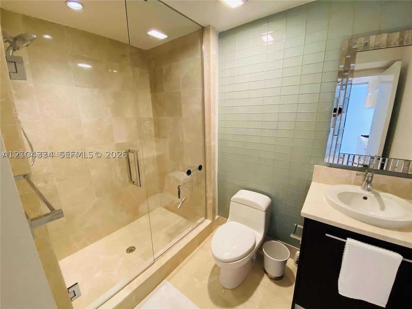 17121 Collins Ave #907