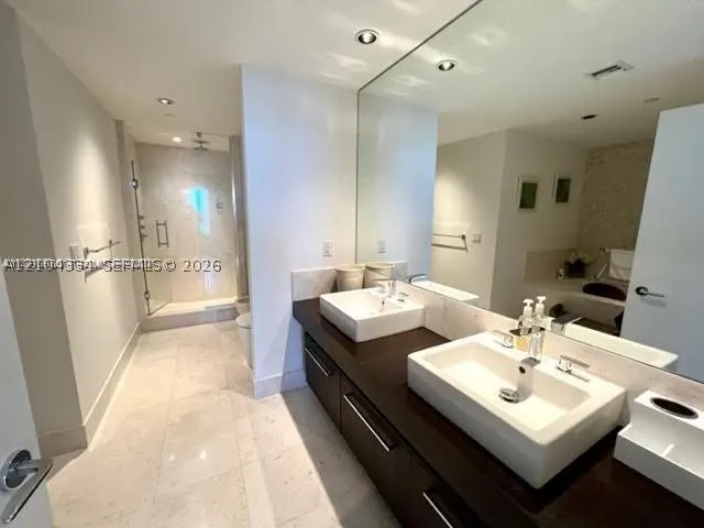 17121 Collins Ave #907