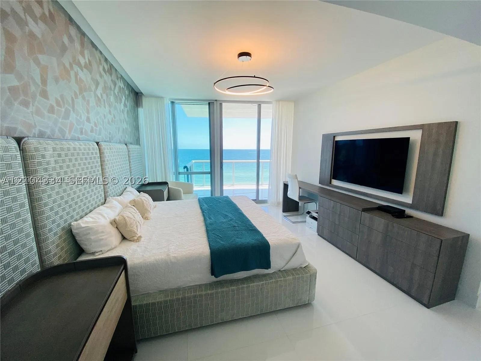 17121 Collins Ave #907