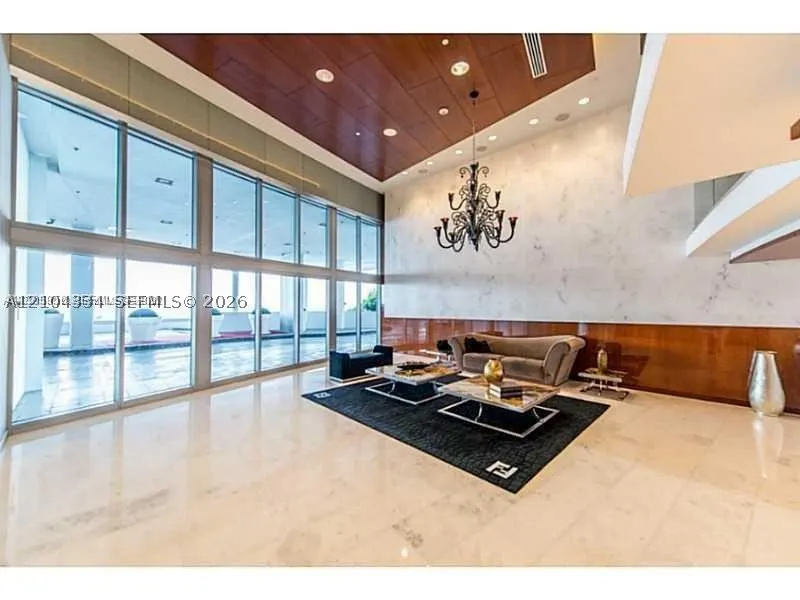 17121 Collins Ave #907