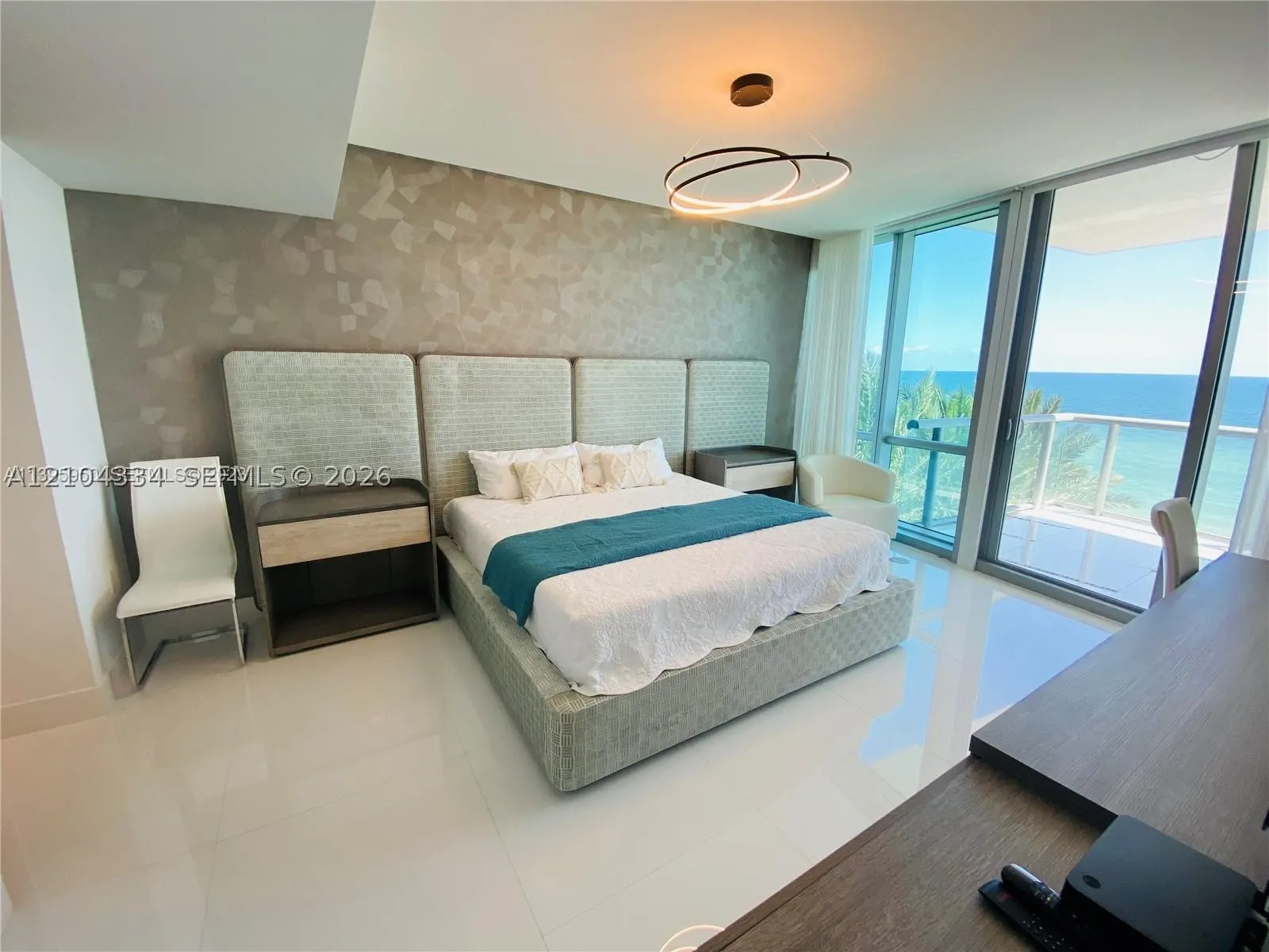 17121 Collins Ave #907