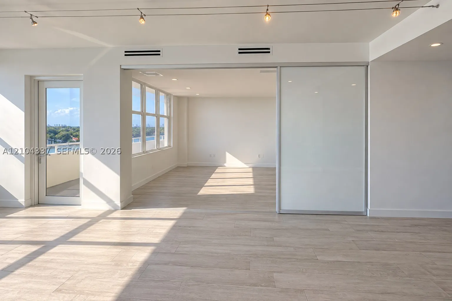 5600 Collins Ave #9S