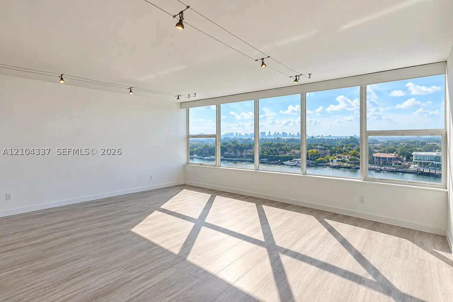5600 Collins Ave #9S