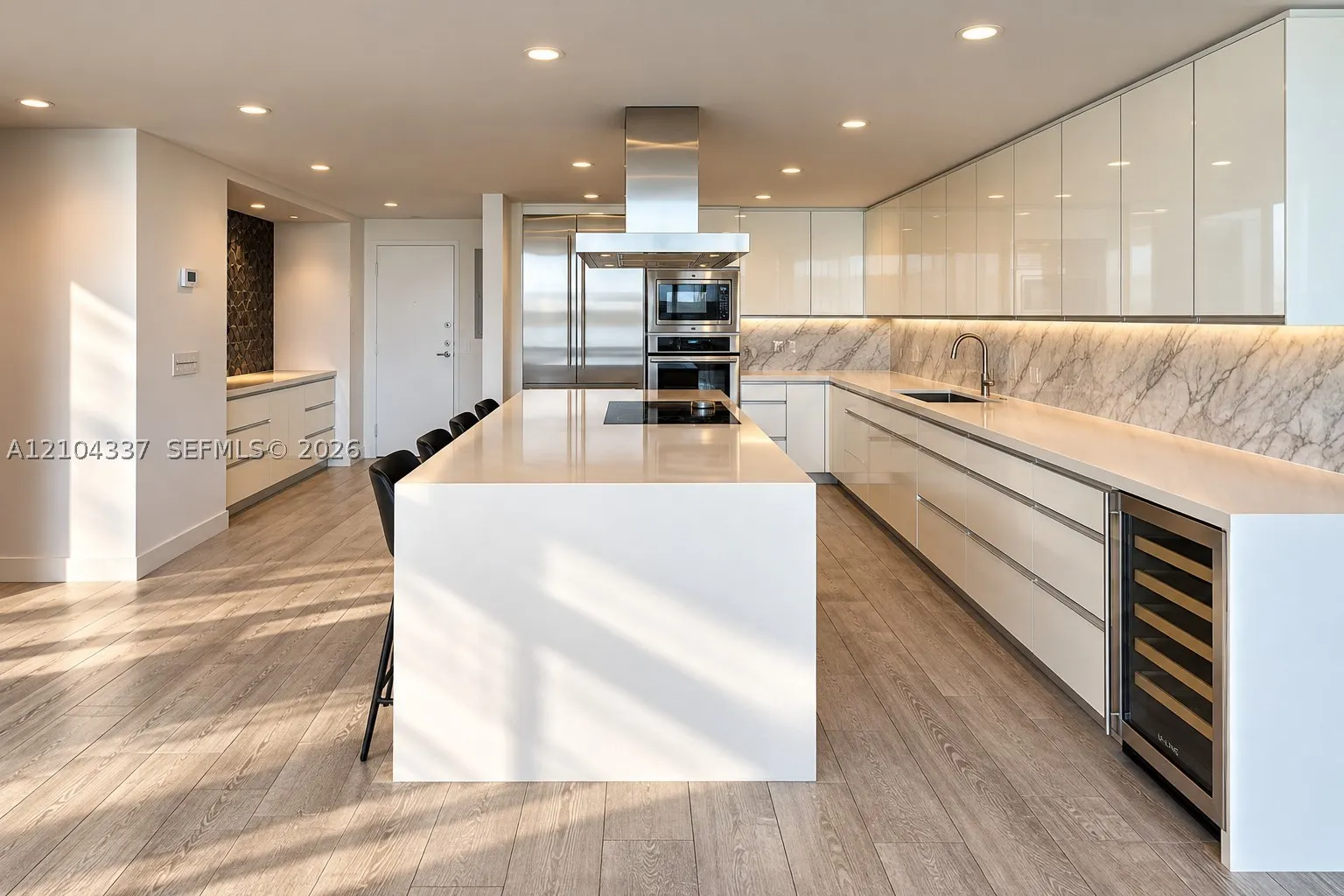 5600 Collins Ave #9S