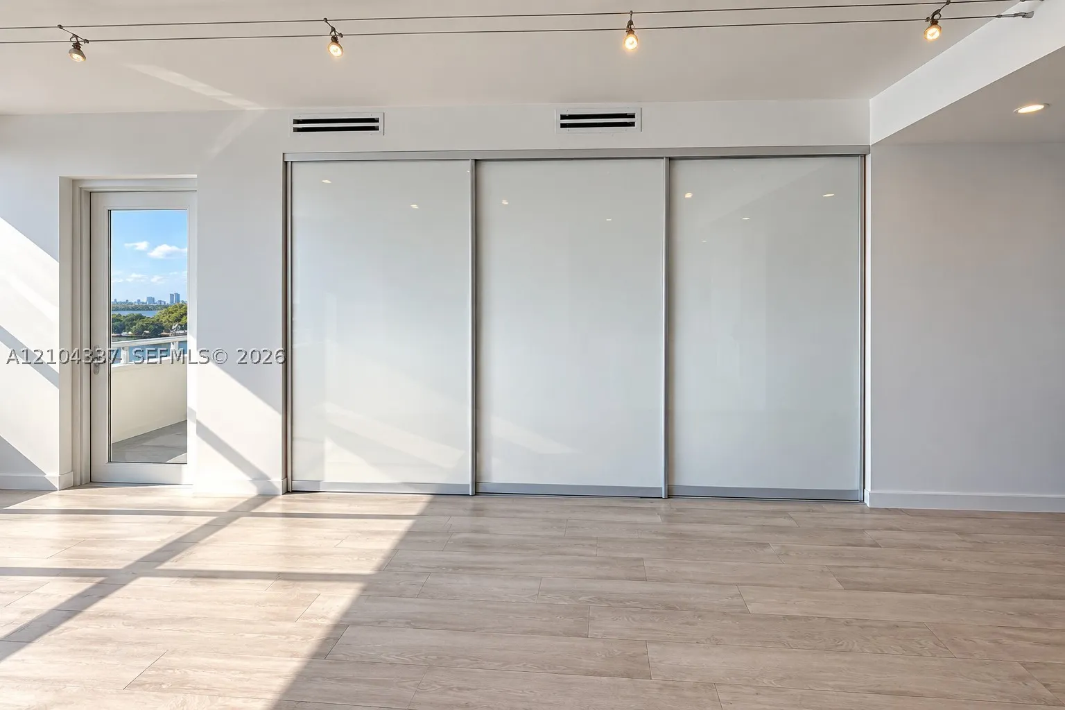 5600 Collins Ave #9S