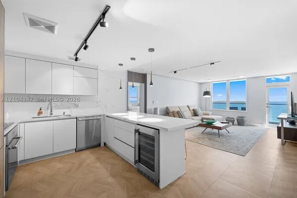 10185 Collins Ave #919