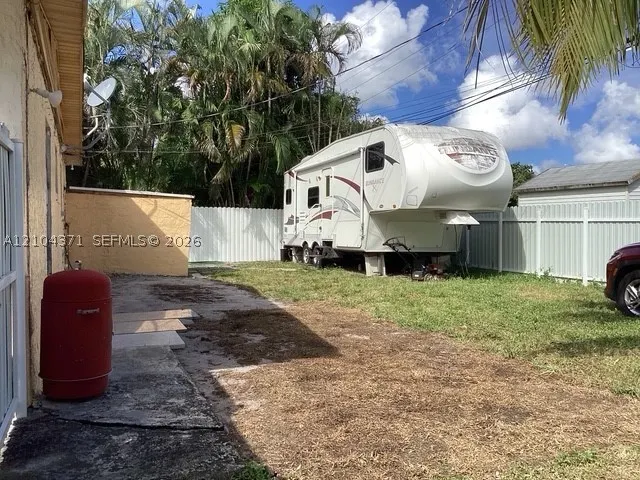2101 N 57th Ter