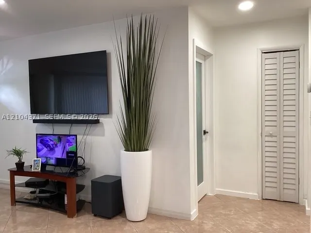 2101 N 57th Ter