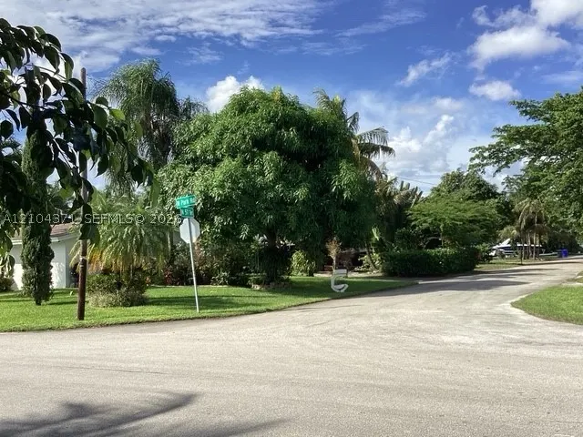 2101 N 57th Ter