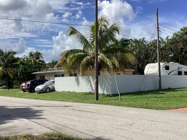 2101 N 57th Ter