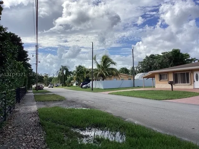 2101 N 57th Ter