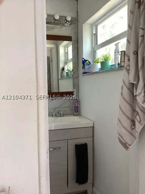 2101 N 57th Ter