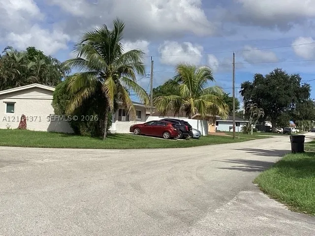 2101 N 57th Ter