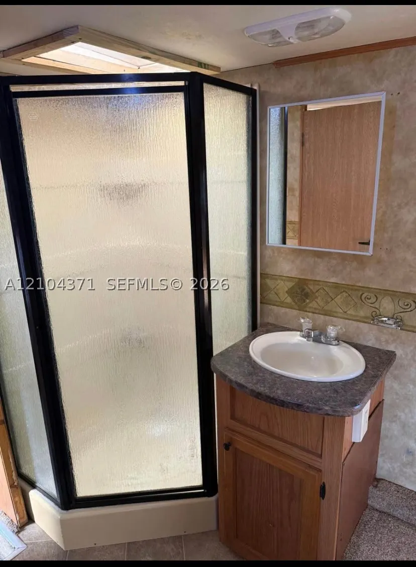 2101 N 57th Ter