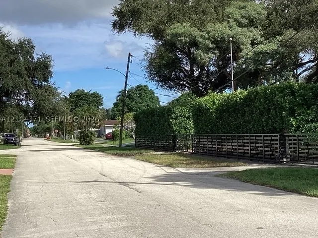 2101 N 57th Ter