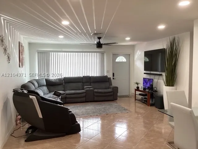 2101 N 57th Ter