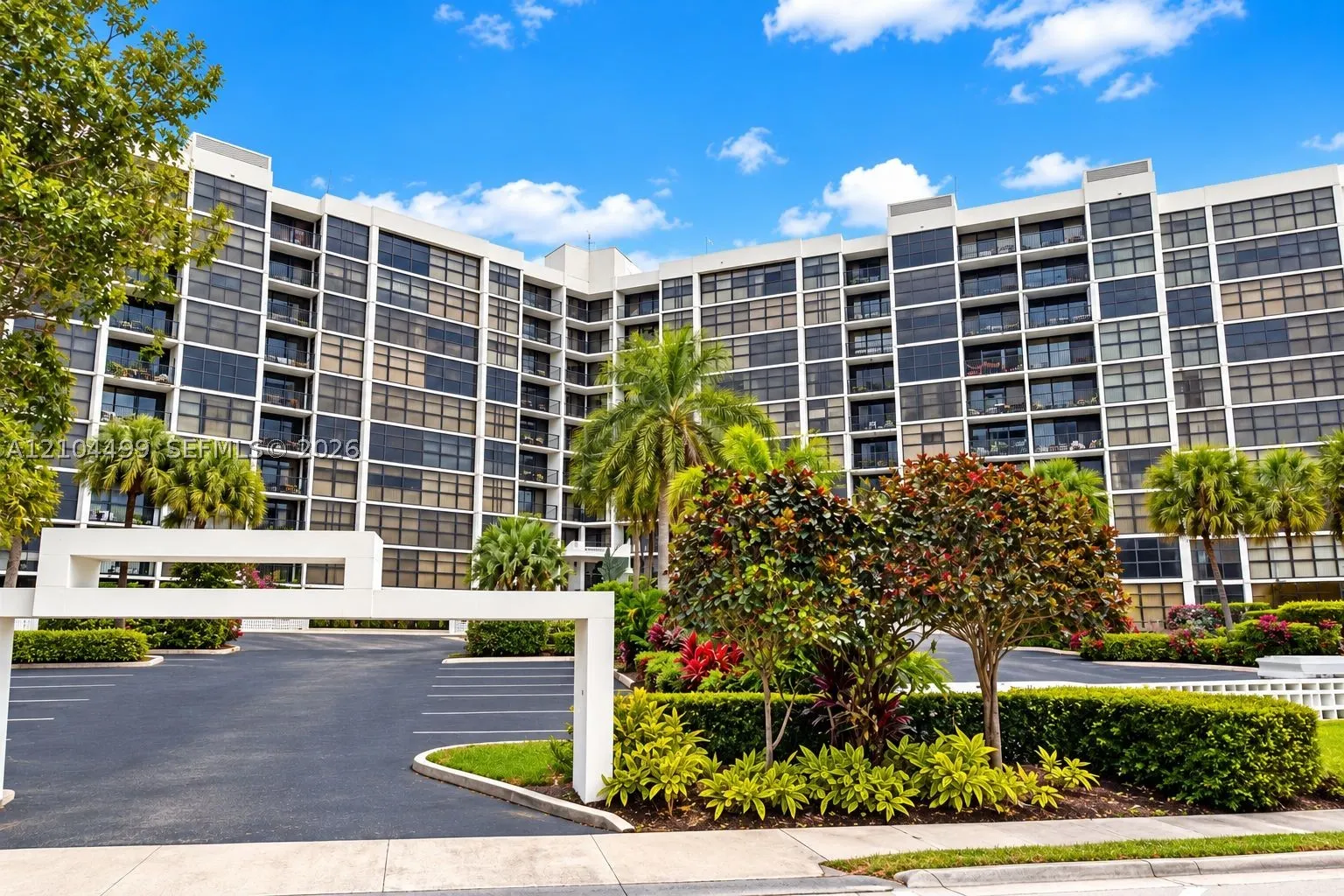 400 Leslie Dr #205