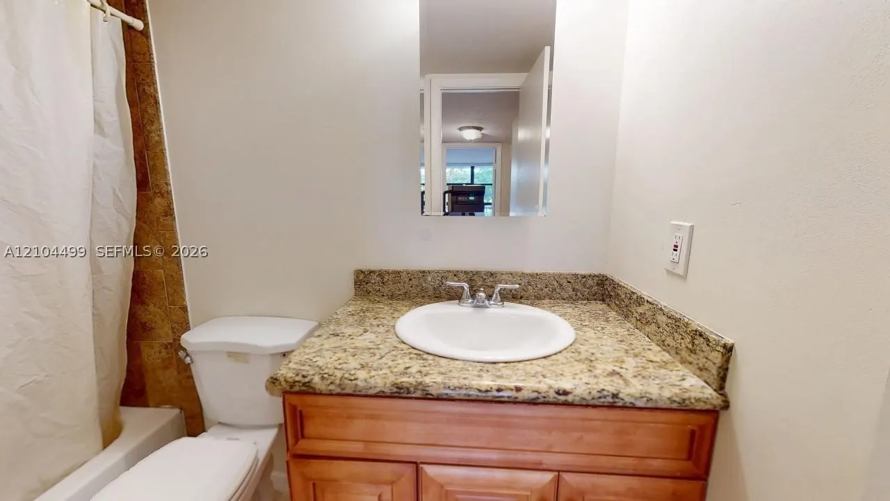 400 Leslie Dr #205