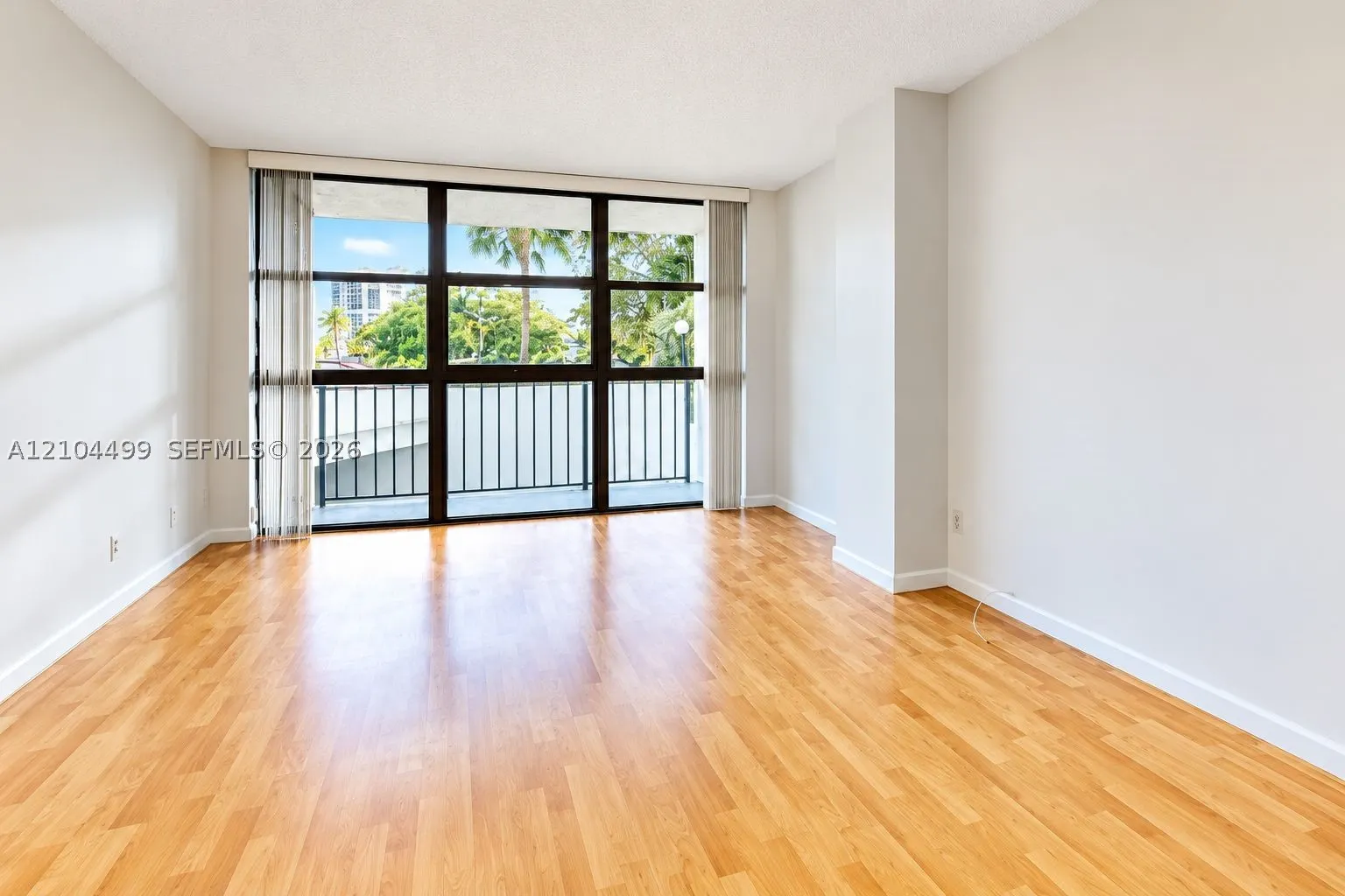 400 Leslie Dr #205