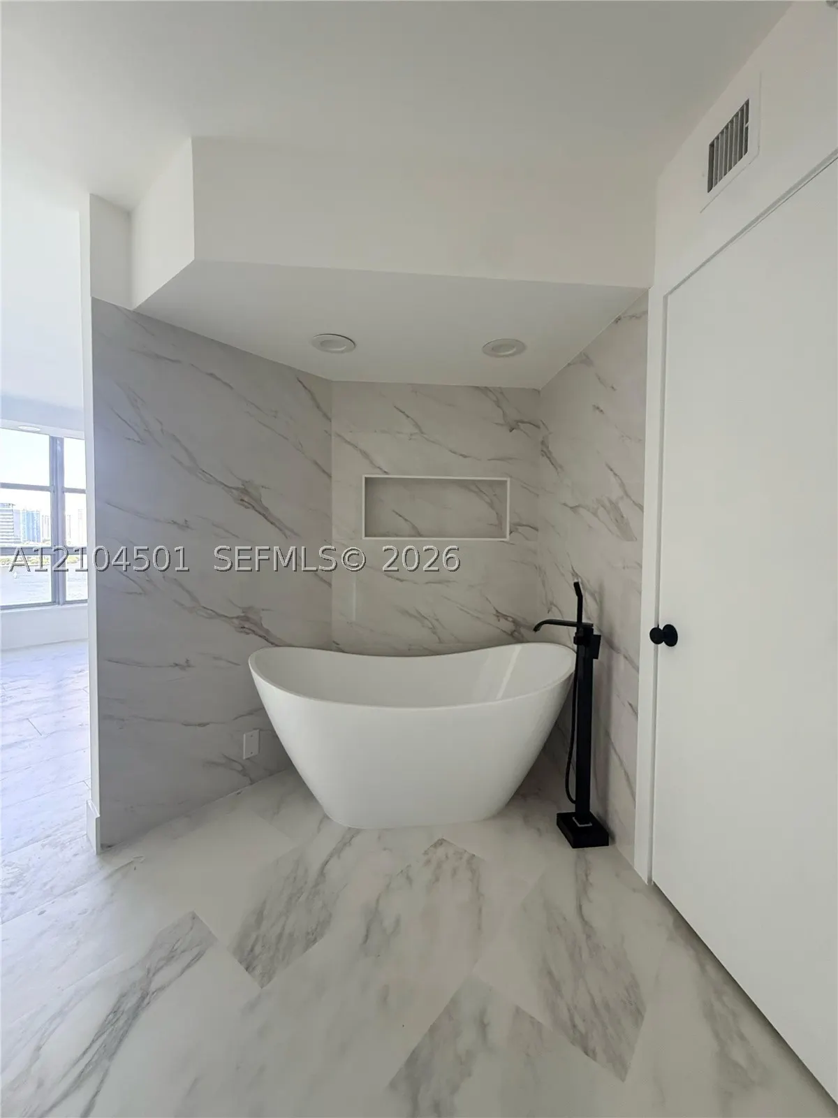 19101 NE 36th Ct #1005
