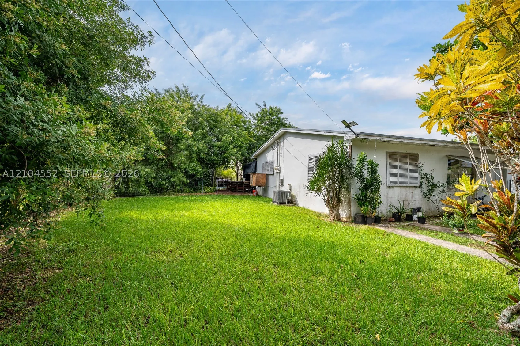 174 NE 14th St