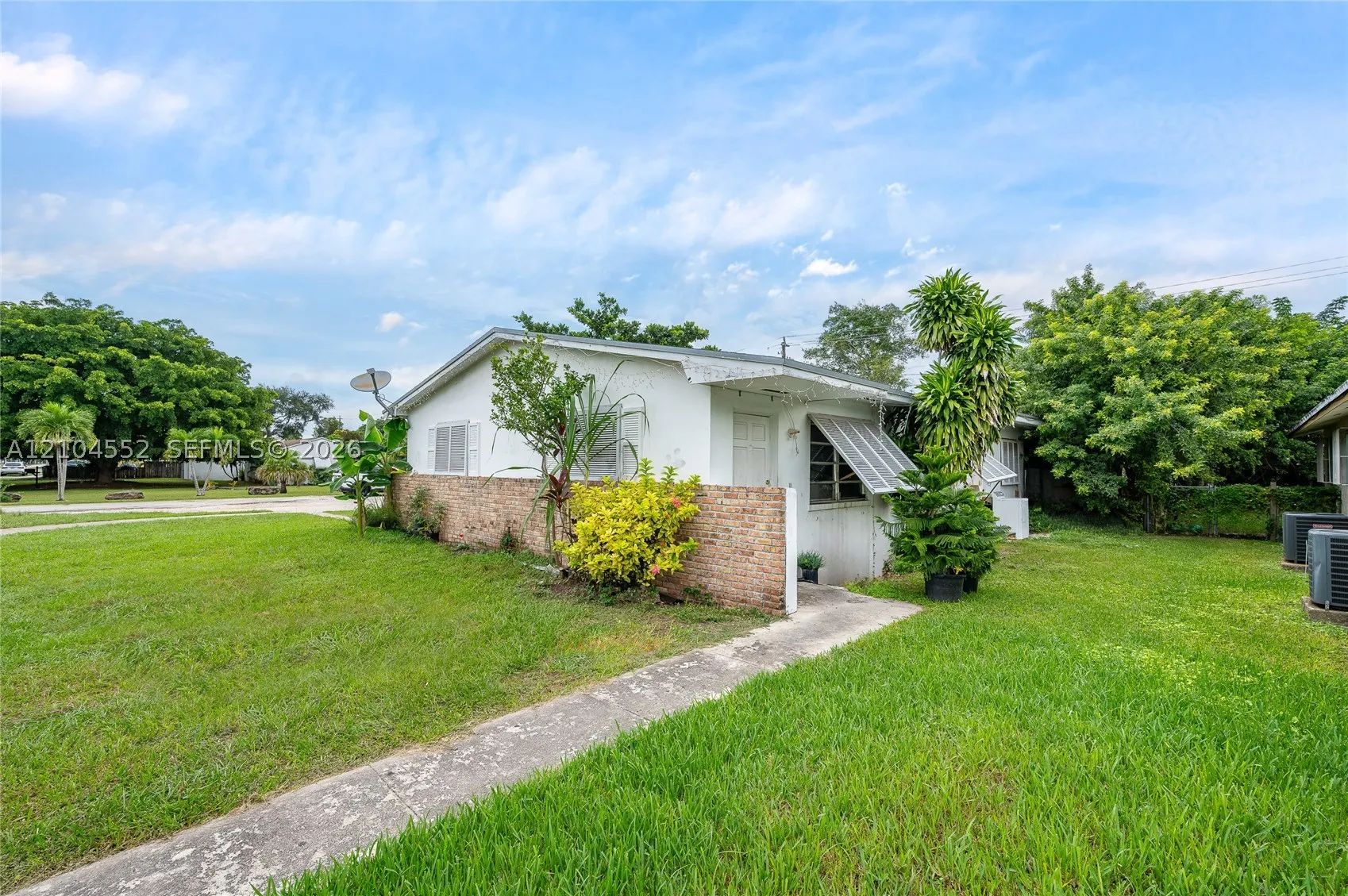 174 NE 14th St