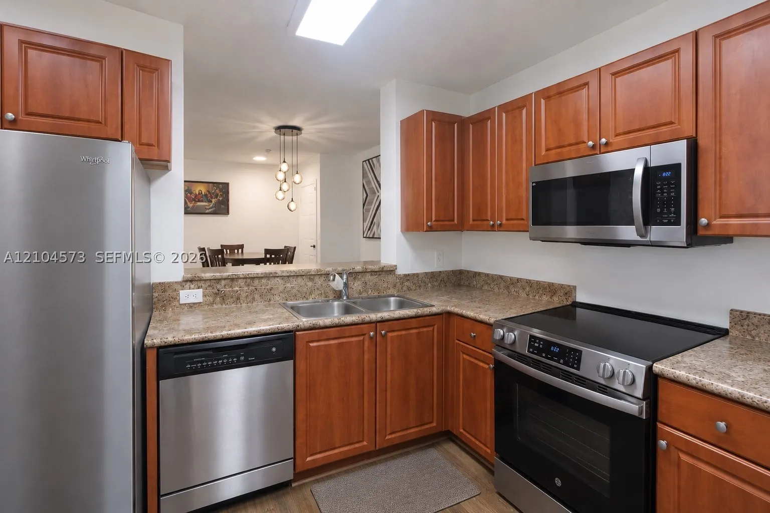 609 E Sheridan St #404