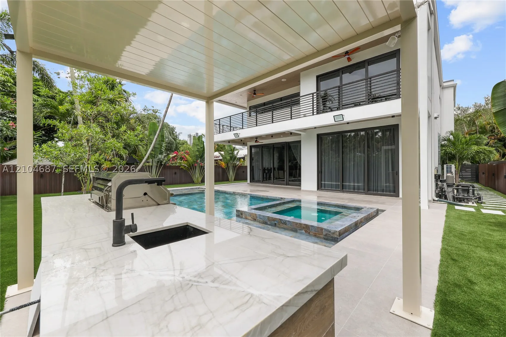 436 NE 10th Ave