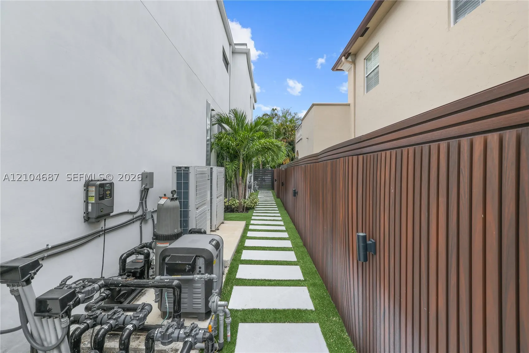 436 NE 10th Ave