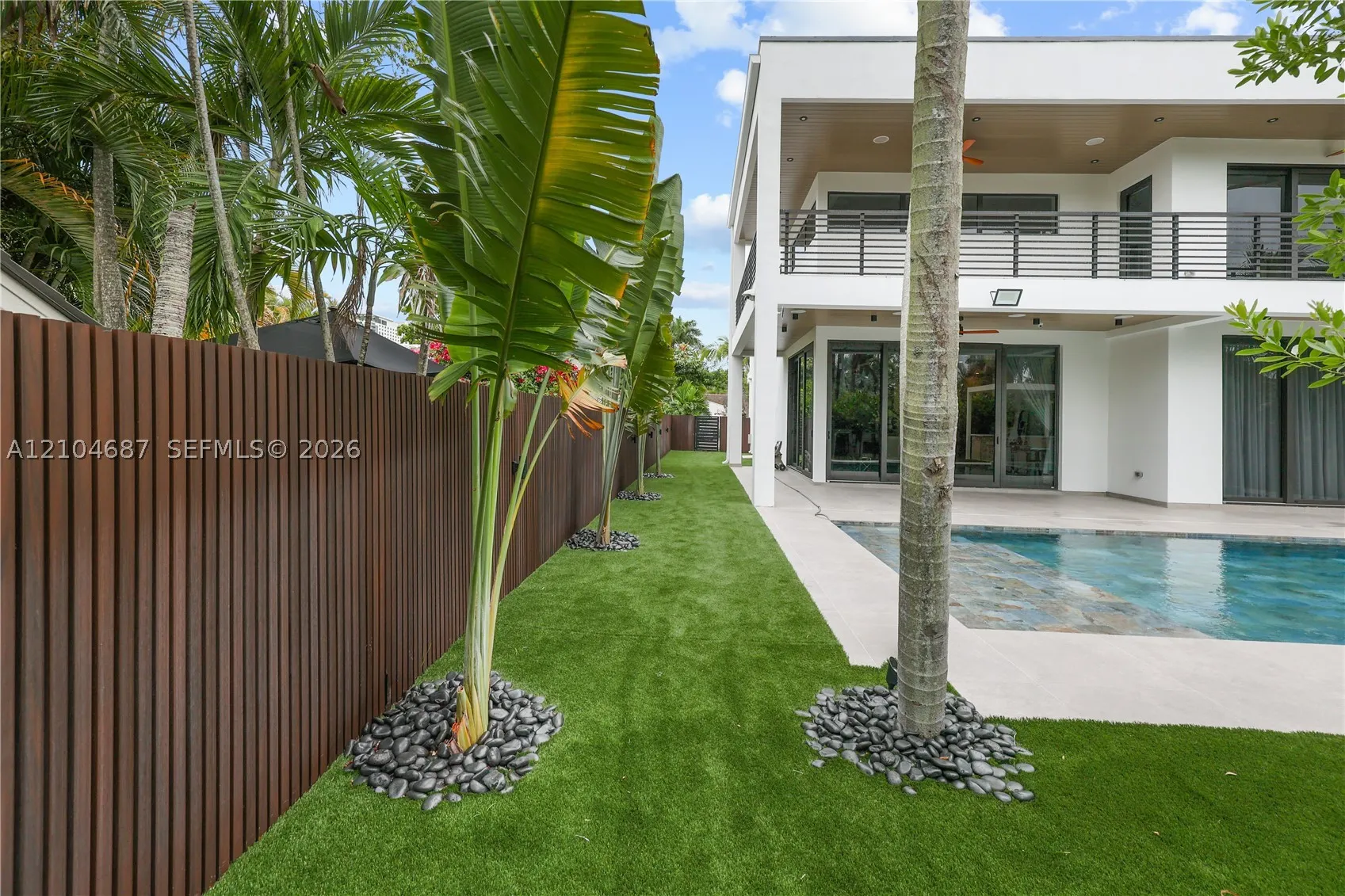 436 NE 10th Ave