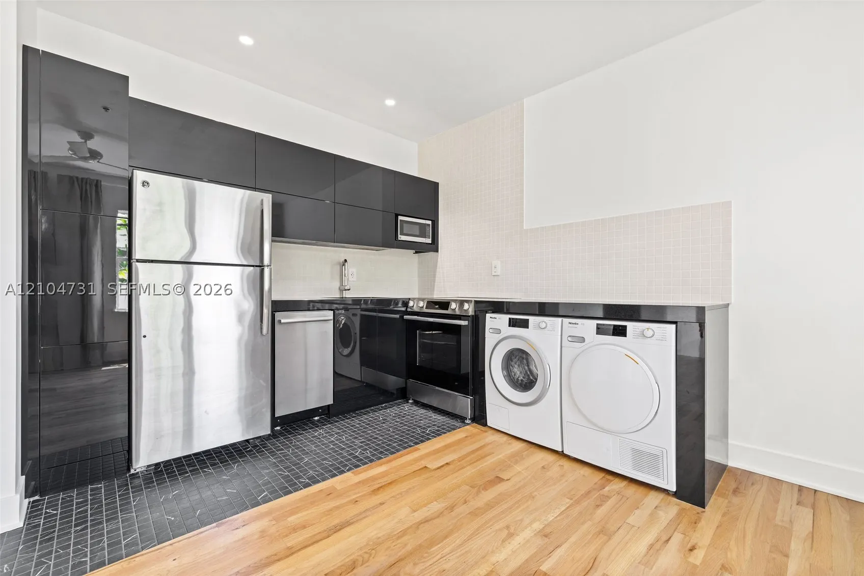 1521 Lenox Ave #206