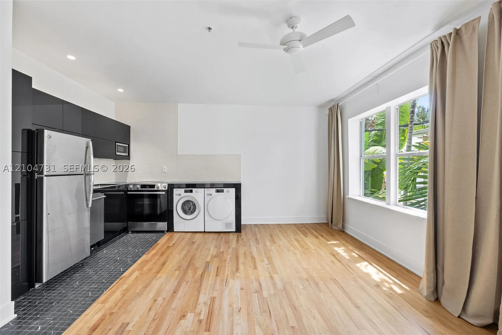 1521 Lenox Ave #206