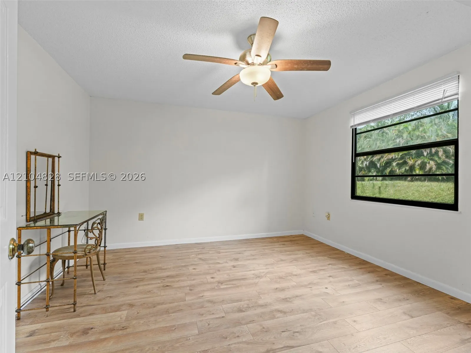 6097 Balboa Cir #105