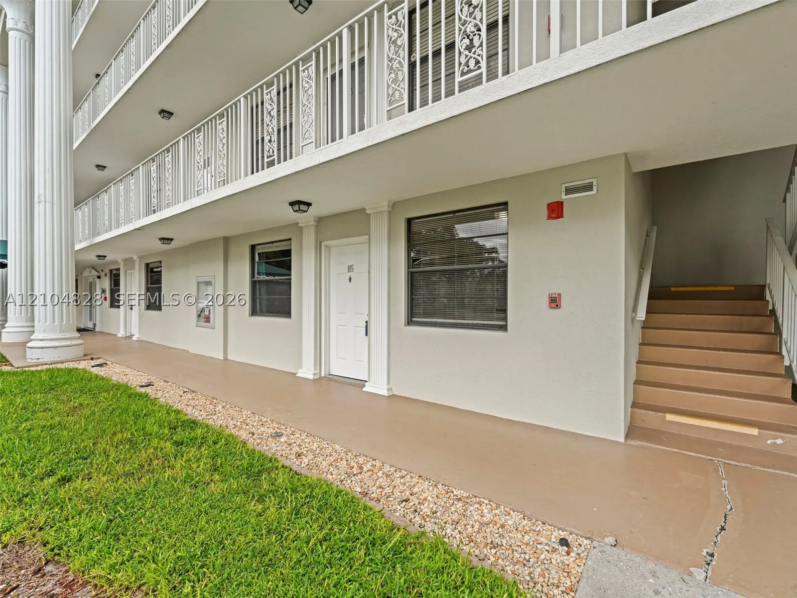 6097 Balboa Cir #105