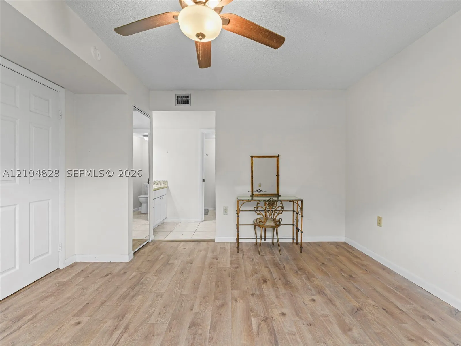 6097 Balboa Cir #105