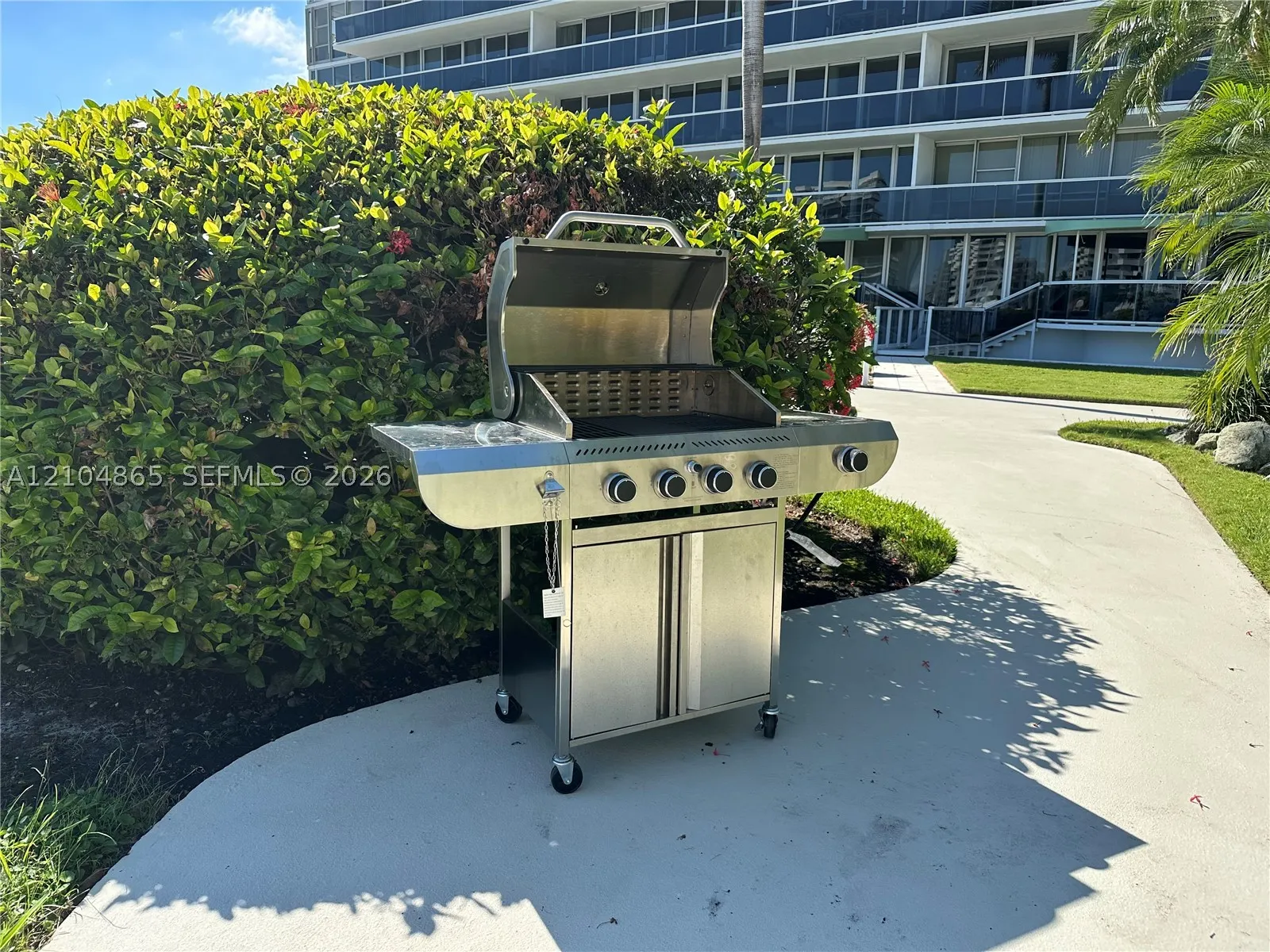 900 Bay Dr #413