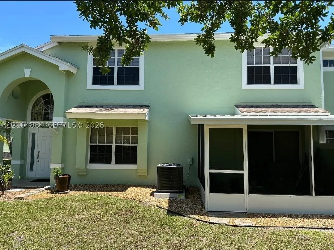 2058 SE Wild Meadow Cir #101