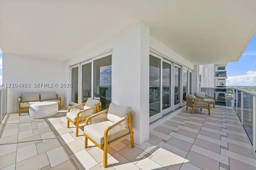 3500 Galt Ocean Dr #2517