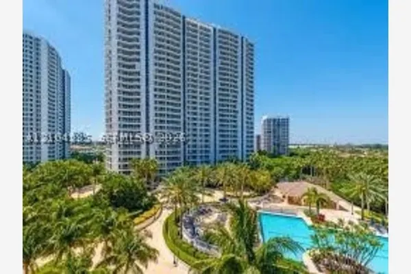 21205 Yacht Club Dr #308